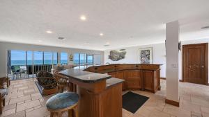 Crescent Royale Condominiums 7A