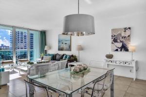 Family-Friendly Beach Condo Steps to the Ocean- 9th floor