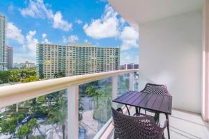 Family-Friendly Beach Condo Steps to the Ocean- 9th floor