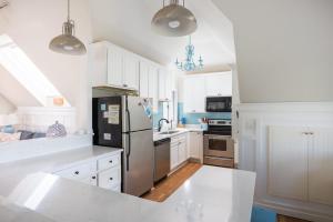 Walk to Duck Soundfront w Pool Firepit Cornhole