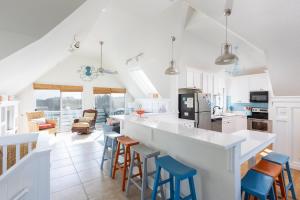 Walk to Duck Soundfront w Pool Firepit Cornhole