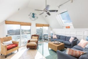 Walk to Duck Soundfront w Pool Firepit Cornhole