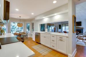 Charming Lakefront Retreat in Palmetto Dunes!