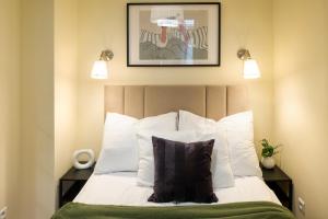 Discover Krakow Apartments - 8 Rakowicka St - Stylish Balcony Apartment with Netflix