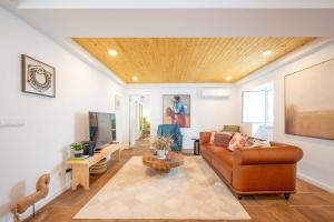 Vila Amorim - Stylish 4BR Home with Jacuzzi