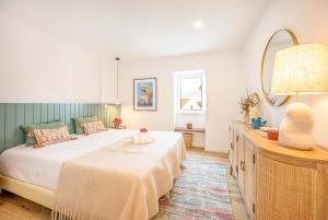 Vila Amorim - Stylish 4BR Home with Jacuzzi