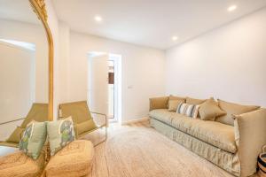 Vila Amorim - Stylish 4BR Home with Jacuzzi