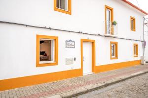 Vila Amorim - Stylish 4BR Home with Jacuzzi