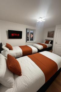 Bright 4BR Pets OK Driveway Sleeps 9