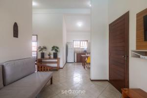 Aptos completos em cond. com piscina a 500m da Praia de Taperapuã - ENLs