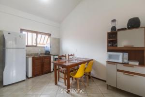 Aptos completos em cond. com piscina a 500m da Praia de Taperapuã - ENLs