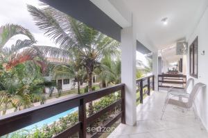 Aptos completos em cond. com piscina a 500m da Praia de Taperapuã - ENLs