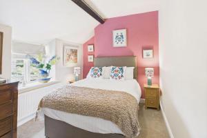 Beautiful, Pet Friendly Apartment - The White Lion