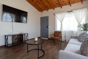 NEW Casa Marea Beach Front House DT 2BR WiFi & AC