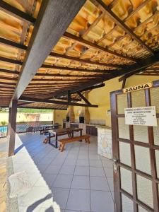 Apartamento com 2 suítes com ar condicionado, piscina, churrasqueira e sauna