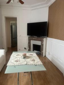 Cozy Parisian Flat near Eiffel Tower & Trocadéro