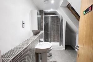 6 Bedroom House in Milton Keynes