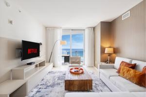 Luxury Oceanview Condo at Lyfe Resort - STEPS TO THE OCEAN, HOT TUB AND ROOFTOP POOL