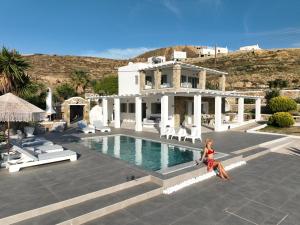 Villa "Kalli" with private pool - beachfront - Kalo Livadi