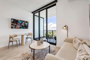 Resort & Beach - The Ideal Condo at 72 Park