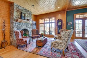 Near Waterfalls Scenic Highlands Group Getaway!