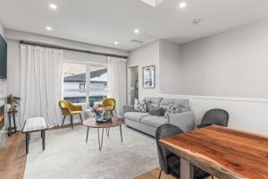 3BR with Stunning Views Self Check-In and Free Parking