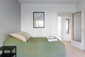 Cosy apartment with balcony, good transport connections.