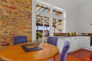 Gorgeous New York-Style Loft with Deck and Air-con