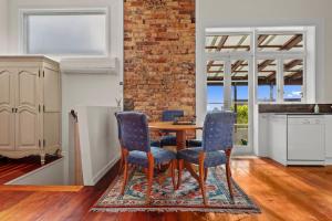 Gorgeous New York-Style Loft with Deck and Air-con