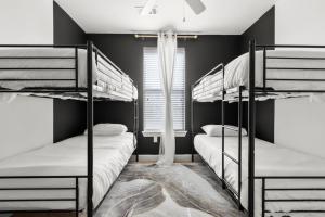 Great for kids Sleeps 10 Lux 2B The Star Toyota