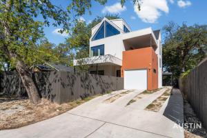 East ATX 4BR 3.5BA Getaway Near Lady Bird and Chavez Cocktails by Austin Vacay