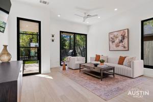 East ATX 4BR 3.5BA Getaway Near Lady Bird and Chavez Cocktails by Austin Vacay