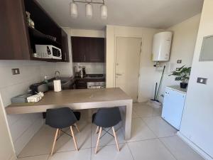 Luminoso y amplio depto cerca Av Alemania