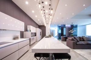 Beverly Hills Luxurious 4BR Villa with Pool and Views