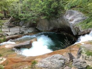 Rustic Studio with Balcony, Pool and Hot Tub near Loon Mountain