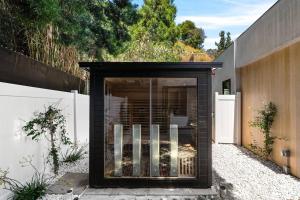 Stunning 6BR Laurel Canyon Estate with Pool and Jacuzzi