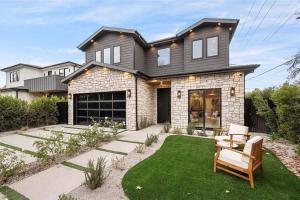 Stunning 5BR in Studio City W. Pool, and Jacuzzi