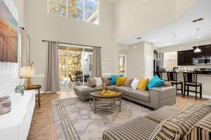 Fun Family Villa Pool BBQ Near Disney World