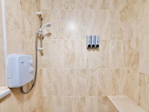 Cosy 1 bed flat, sleeps 4, free parking