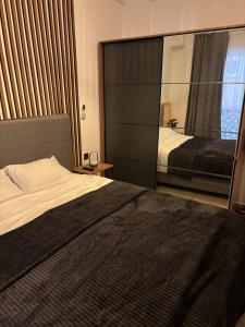 Bright Modern Flat - Pool & Garden Near Shops