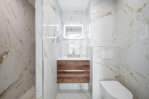 Le COQ Bleu dAzur- Piscine - Parking - AC -WIFI