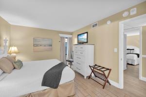 Edgewater Resort! 2BR Sleeps 9! 1st Floor Condo! by Dolce Vita Getaways PCB