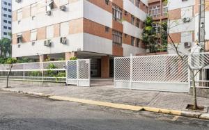 Apartamento na Enseada ambiente familiar e confortável