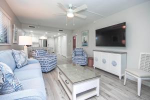 Serene 2BR Sanibel condo with beach views 4A2