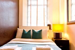 Luxurious 2 Bed Sloane Street Knightsbridge Flat