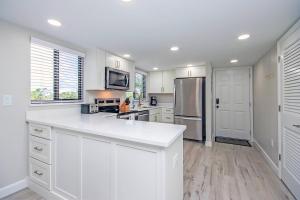 Serene 2BR Sanibel condo with beach views 4A2