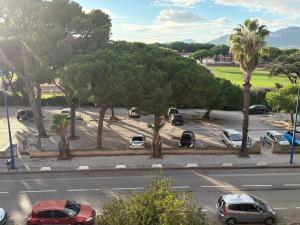 Studio ensoleillé près du port et des plages