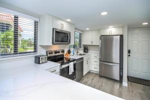 Serene 2BR Sanibel condo with beach views 4A2