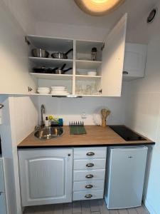 Studio ensoleillé près du port et des plages