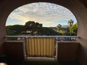 Studio ensoleillé près du port et des plages